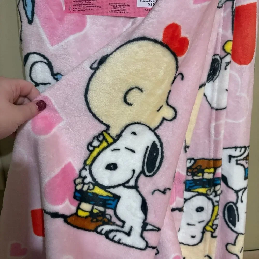 Peanuts Snoopy Charlie Brown Linus Valentines Day Pink Throw Blanket NWT 50x70